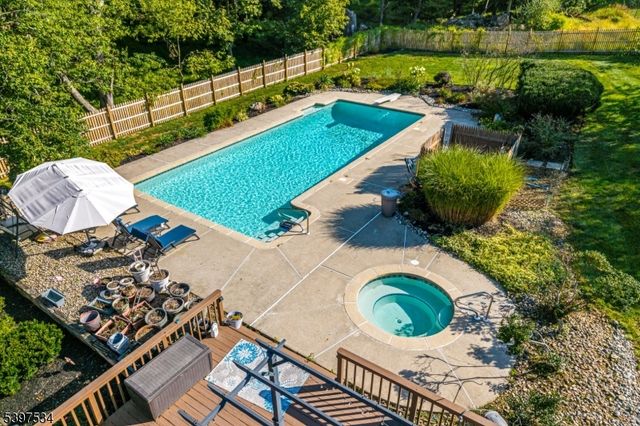 91 Briar Way, Branchburg Twp., NJ 08853