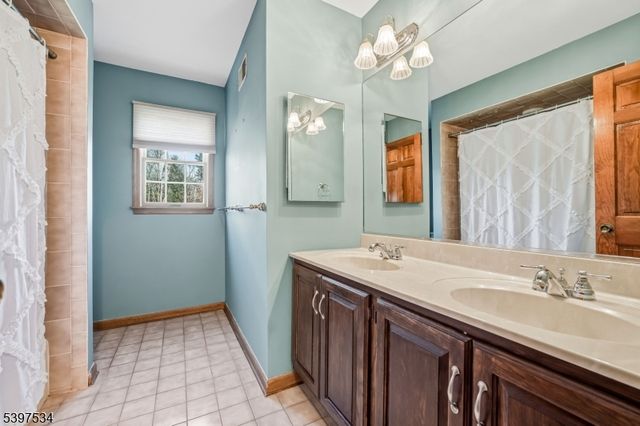 91 Briar Way, Branchburg Twp., NJ 08853