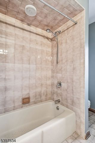 91 Briar Way, Branchburg Twp., NJ 08853