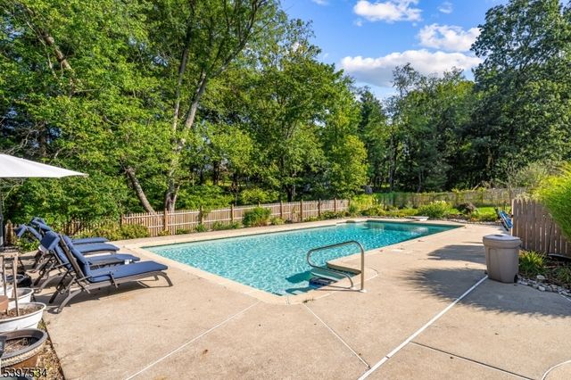 91 Briar Way, Branchburg Twp., NJ 08853