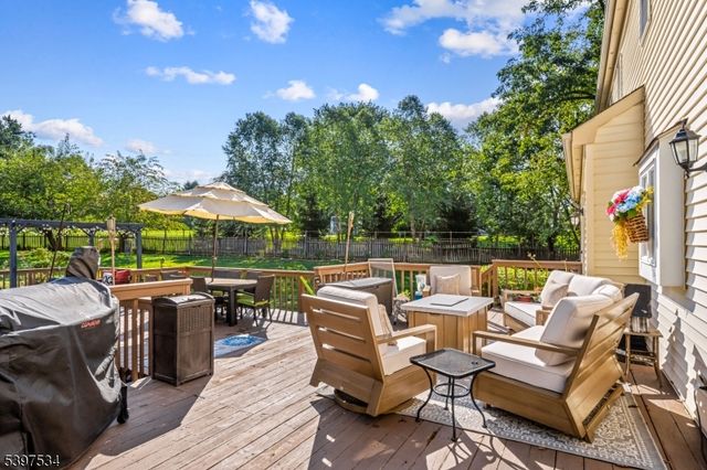 91 Briar Way, Branchburg Twp., NJ 08853