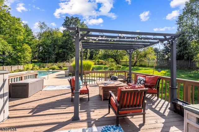 91 Briar Way, Branchburg Twp., NJ 08853