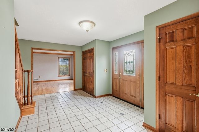 91 Briar Way, Branchburg Twp., NJ 08853