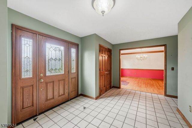 91 Briar Way, Branchburg Twp., NJ 08853