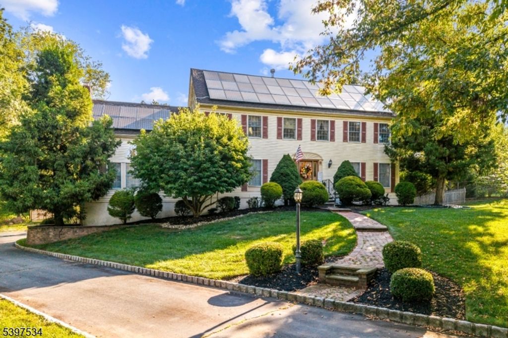 91 Briar Way, Branchburg Twp., NJ 08853