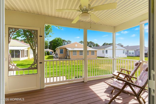 31 Portsmouth Drive, Toms River, NJ 08757