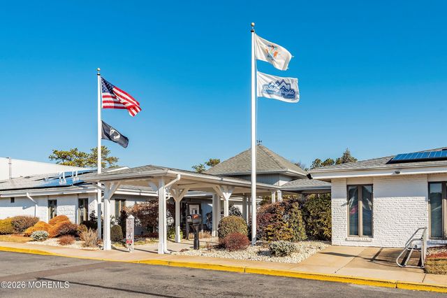 31 Portsmouth Drive, Toms River, NJ 08757