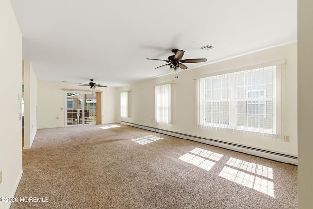 31 Portsmouth Drive, Toms River, NJ 08757