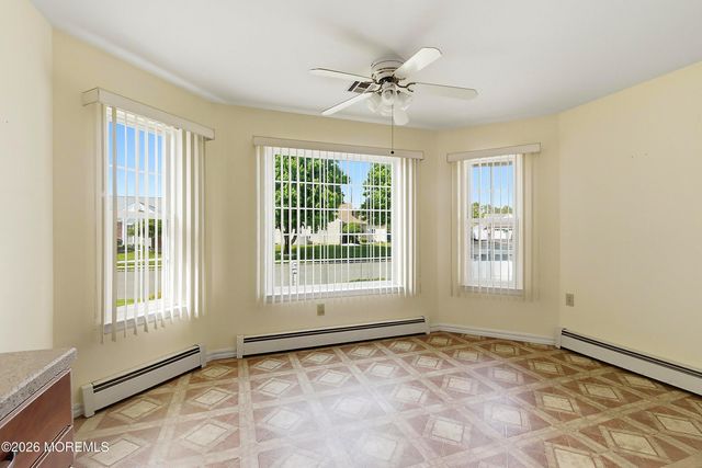 31 Portsmouth Drive, Toms River, NJ 08757