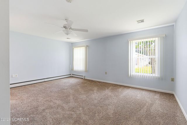31 Portsmouth Drive, Toms River, NJ 08757