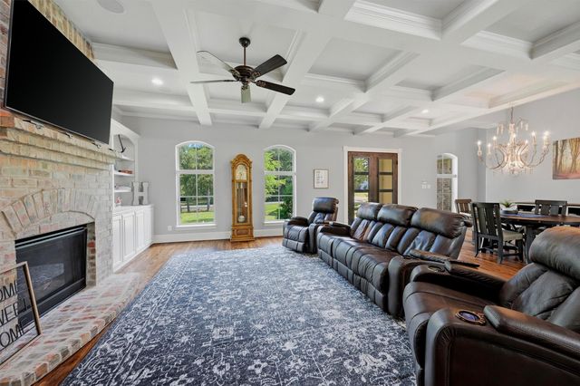 107 Iriquois Drive, Lake Kiowa, TX 76240