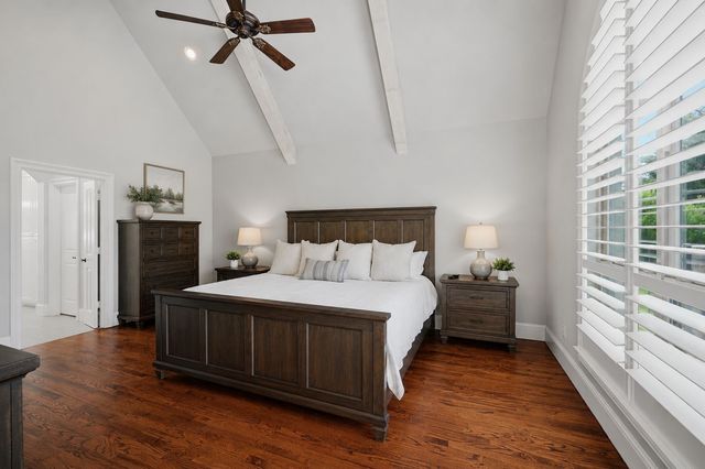 107 Iriquois Drive, Lake Kiowa, TX 76240