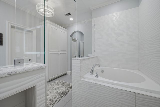107 Iriquois Drive, Lake Kiowa, TX 76240