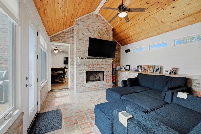 107 Iriquois Drive, Lake Kiowa, TX 76240