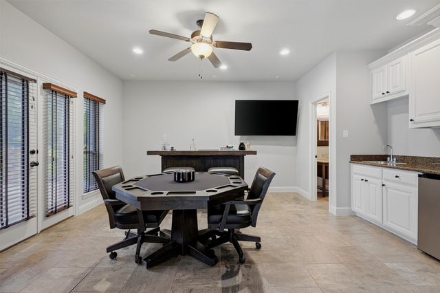 107 Iriquois Drive, Lake Kiowa, TX 76240