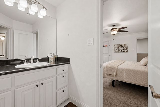 107 Iriquois Drive, Lake Kiowa, TX 76240