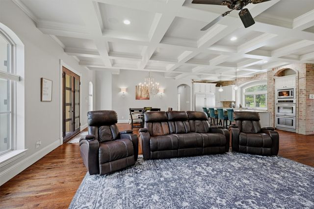 107 Iriquois Drive, Lake Kiowa, TX 76240