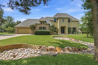 107 Iriquois Drive, Lake Kiowa, TX 76240