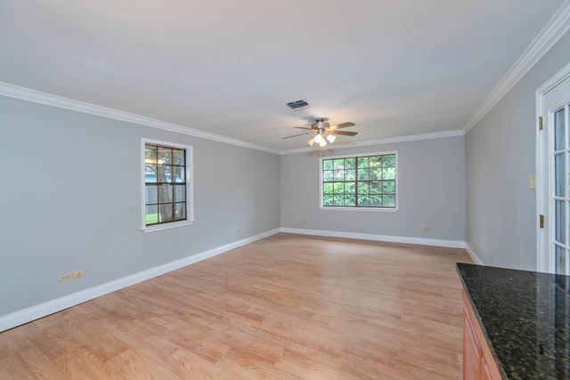 303 Hermitage Dr, Thibodaux, LA 70301