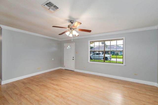 303 Hermitage Dr, Thibodaux, LA 70301