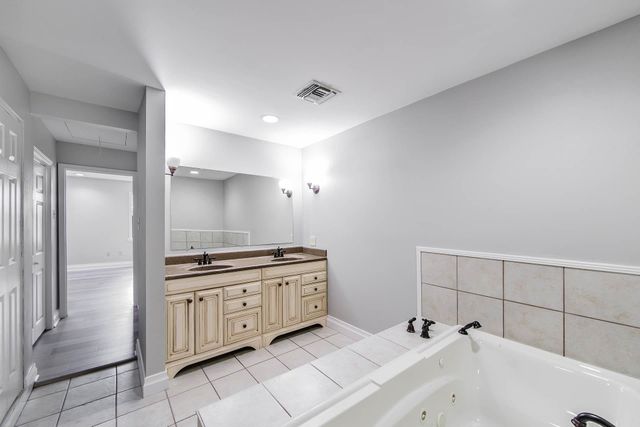 303 Hermitage Dr, Thibodaux, LA 70301