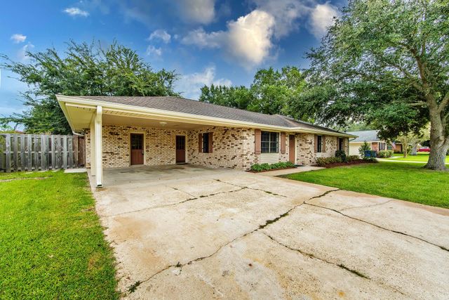303 Hermitage Dr, Thibodaux, LA 70301