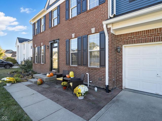 15 W Woodsage Court, Westfield, IN 46074