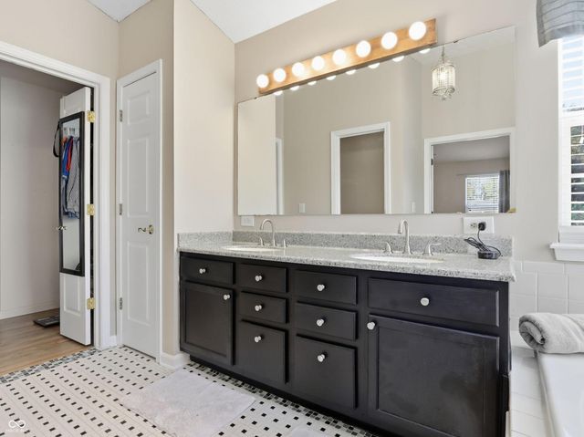 15 W Woodsage Court, Westfield, IN 46074