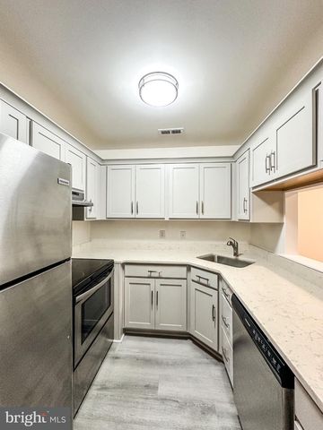 5501 A ABERDEEN DR, Mount Laurel, NJ 08054