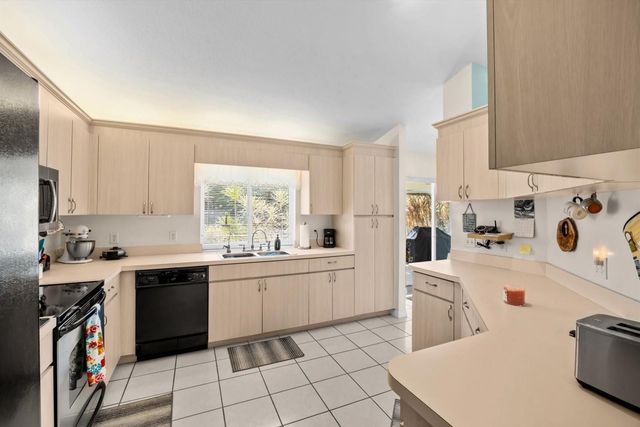 590 SW Lacroix Avenue, Port St. Lucie, Port St Lucie, FL 34953