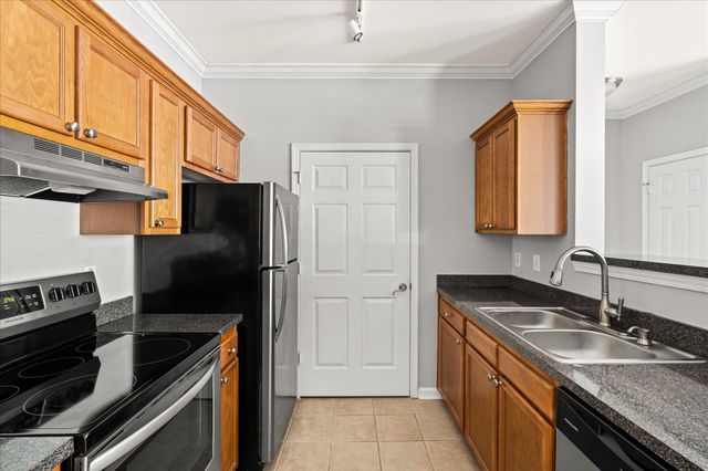 45 Sycamore Avenue 1811, Charleston, SC 29407
