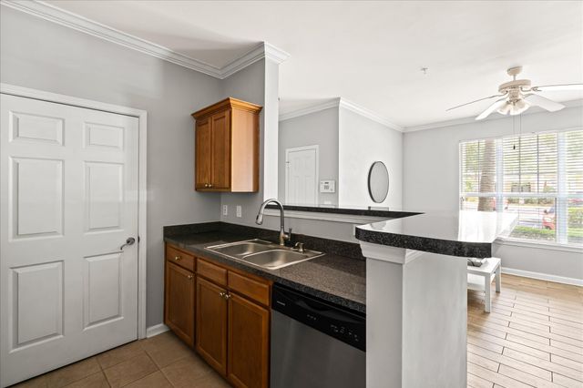 45 Sycamore Avenue 1811, Charleston, SC 29407