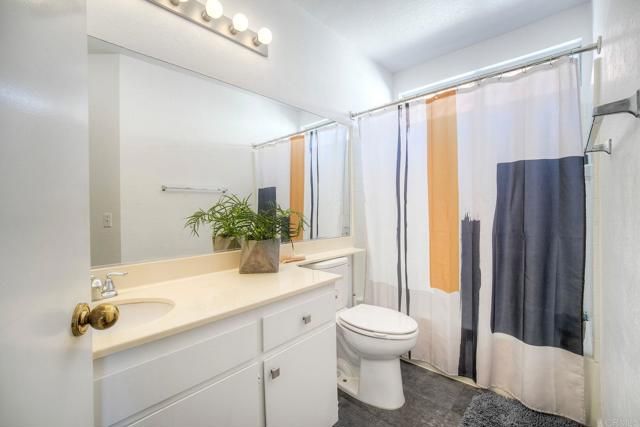 1477 Genoa Dr, Vista, CA 92081