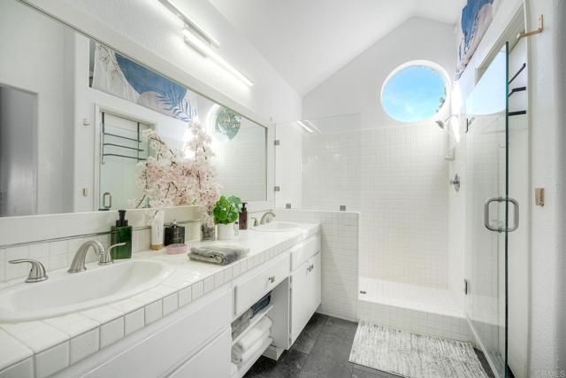 1477 Genoa Dr, Vista, CA 92081