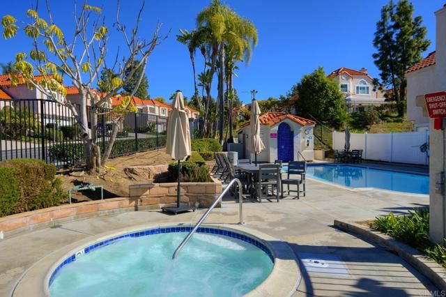 1477 Genoa Dr, Vista, CA 92081