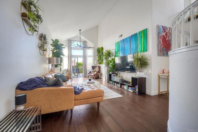 1477 Genoa Dr, Vista, CA 92081