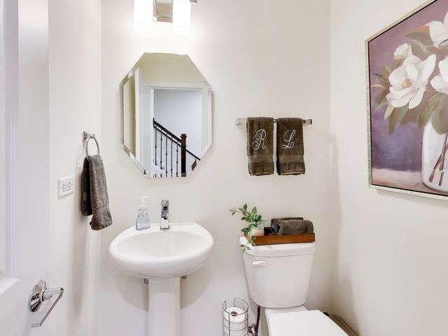 579 Watercress Drive, Aurora, IL 60504