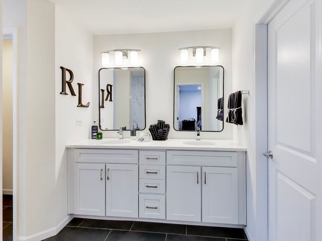 579 Watercress Drive, Aurora, IL 60504