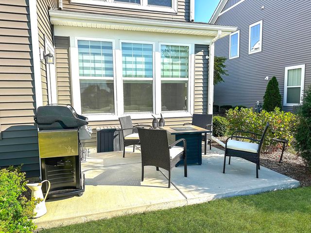 579 Watercress Drive, Aurora, IL 60504