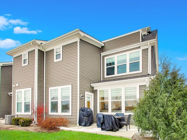 579 Watercress Drive, Aurora, IL 60504