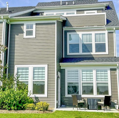 579 Watercress Drive, Aurora, IL 60504