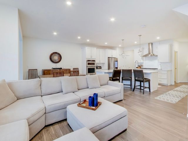 579 Watercress Drive, Aurora, IL 60504