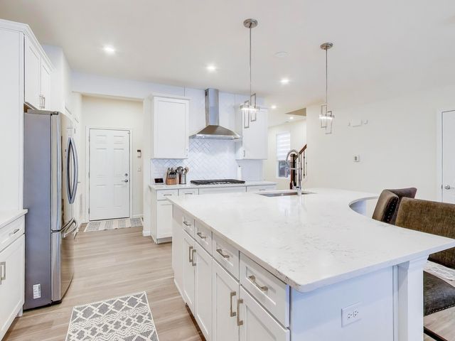 579 Watercress Drive, Aurora, IL 60504