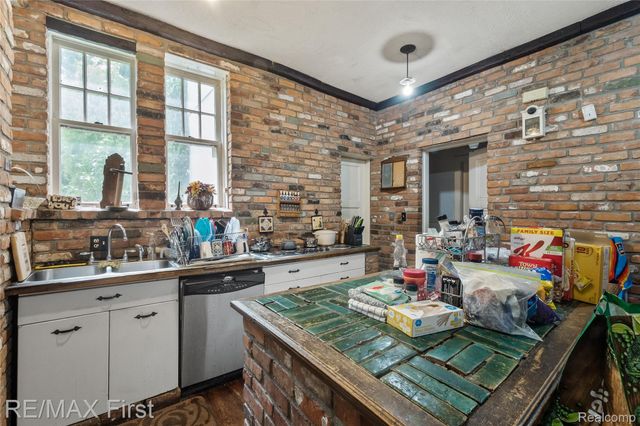 3065 Iroquois Street, Detroit, MI 48214