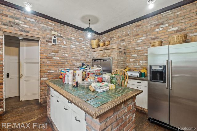 3065 Iroquois Street, Detroit, MI 48214