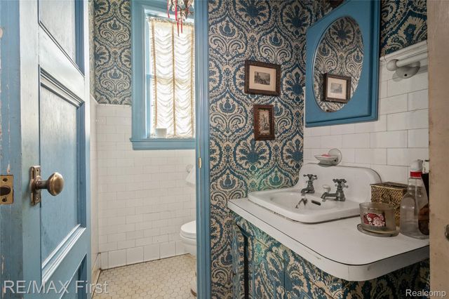 3065 Iroquois Street, Detroit, MI 48214