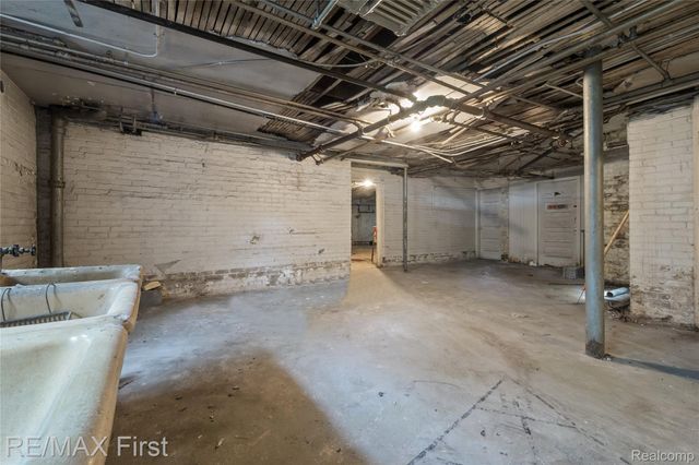 3065 Iroquois Street, Detroit, MI 48214