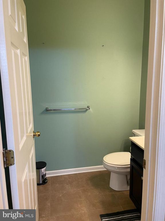 5 CAROUSEL CIR, Hershey, PA 17033