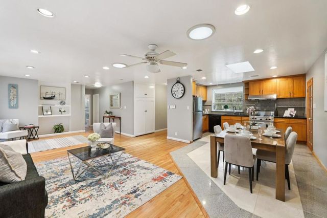 952 Alta Vista Drive, Pacifica, CA 94044