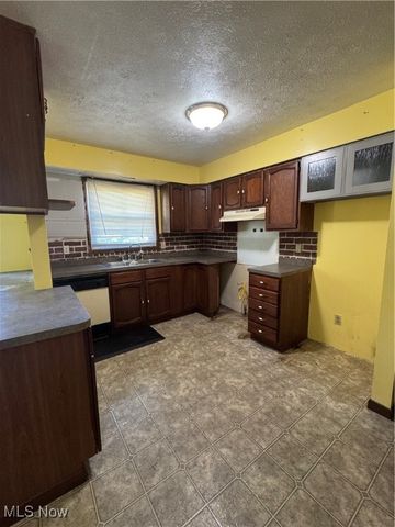 3241 Forest Drive, North Kingsville, OH 44030